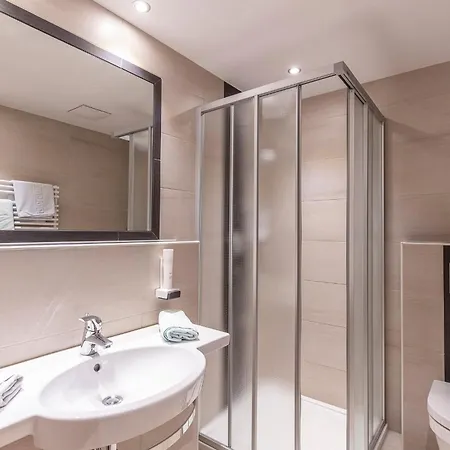 Πανσιόν Haus Manfred 4*