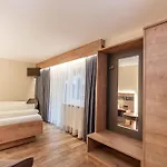 曼弗雷德酒店 4* 索尔登