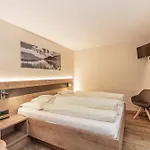 曼弗雷德酒店 招待所 4*