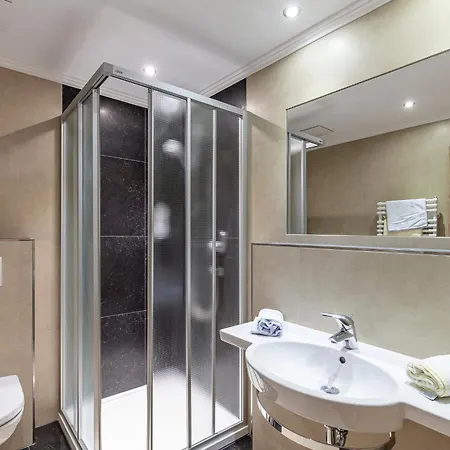 Πανσιόν Haus Manfred 4*