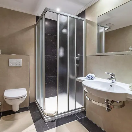 曼弗雷德酒店 4*