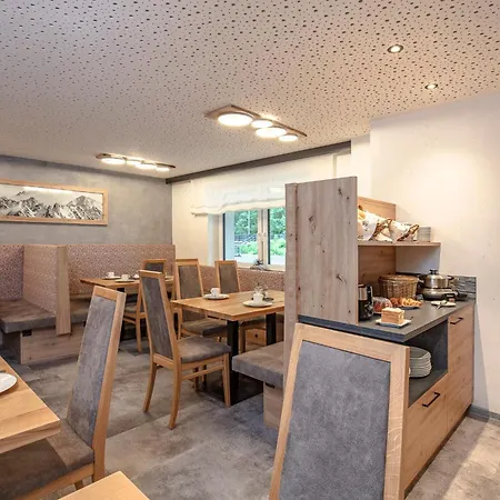 曼弗雷德酒店 4*